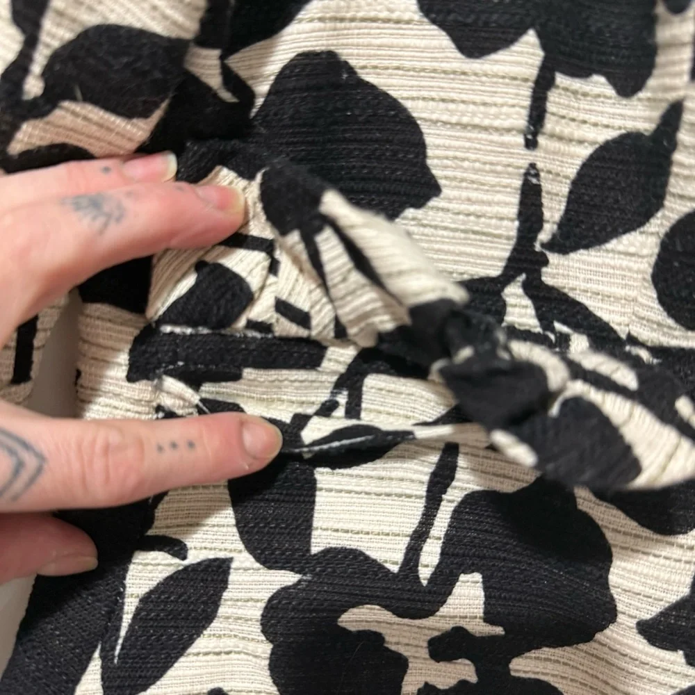 I.C.E. Black & Cream Textured Floral Cropped Blazer Jacket - Picture 11 of 13